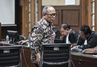 Sekjend Kementan Non Aktif Kasdi Hanya Dituntut 6 Tahun