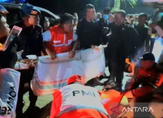 Tambang Longsor, Sepuluh Orang Terkubur Hidup-hidup