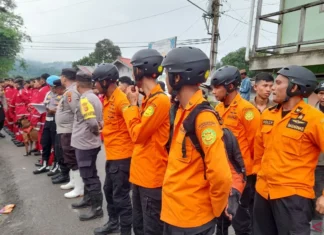 Sebanyak 230 Personel Dikerahkan Cari Korban Tambang Longsor