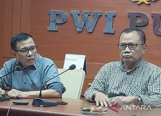 Dewan Kehormatan PWI Berhentikan Penuh Ketua Hendry Ch Bangun