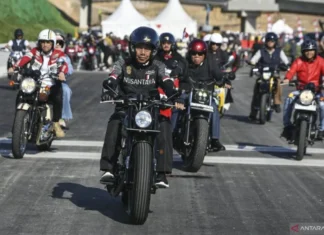 Presiden Jokowi dan Sejumlah Selebritis Motoran Susuri Jalan Tol IKN
