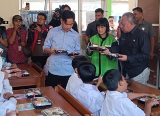 Gibran Blusukan ke SD di Bogor Cek Program Makan Siang Gratis