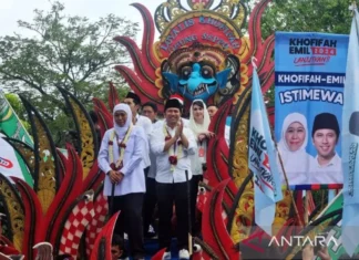 Khofifah-Emil Mendaftar ke KPU Jatim dengan Diarak Kirab Budaya