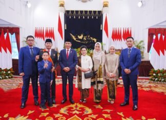 Presiden Jokowi Anugerahi Bintang Mahaputra Adipradana kepada Mantan Kapolri Idham Aziz