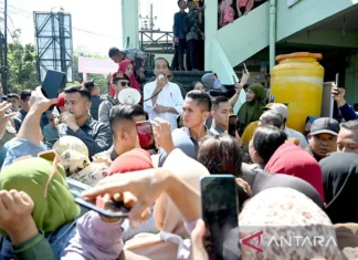 Presiden Jokowi Pamit Purnatugas Kepada Warga Di Tengah Pasar Soponyono Surabaya