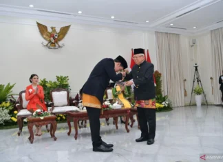 Gibran Resmi Terima Buku Memori Jabatan Dari Wapres Ma’ruf Amin