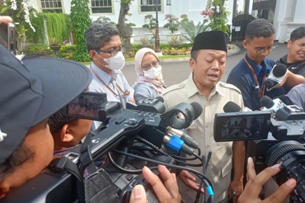 Menteri ATR BPN Nusron Wahid memberikan keterangan kepada wartawan di Istana Kepresidenan Jakarta, Kamis