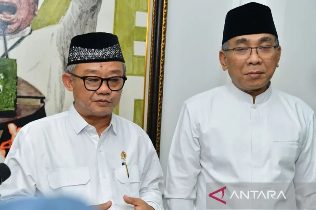 Menteri Pendidikan Dasar dan Menengah (Mendikdasmen) Abdul Mu'ti bersama Ketua Umum Pengurus Besar Nahdlatul Ulama (PBNU) KH Yahya Cholil Staquf