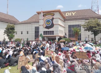 Ribuan Santri Datangi Polda DIY Tuntut Penuntasan Kasus Penusukan