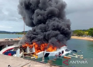 Speedboad Bawa Rombongan Paslon Gubernur Dan Wakil Malut Terbakar