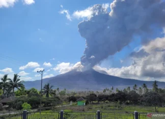 Gunung Lewotobi Laki-laki Kembali Erupsi Pada Kamis Pagi