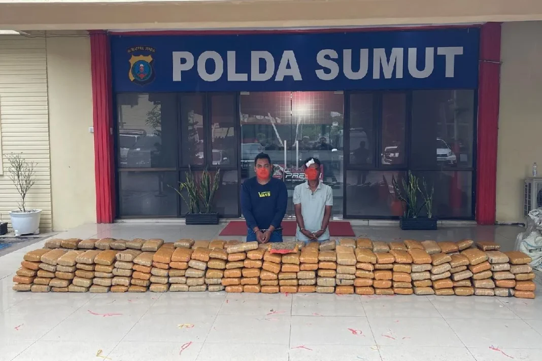 Personel Ditresnarkoba Polda Sumatera Utara menangkap terduga pemilik ganja, dan menyita barang bukti ganja seberat 272 kilogram.