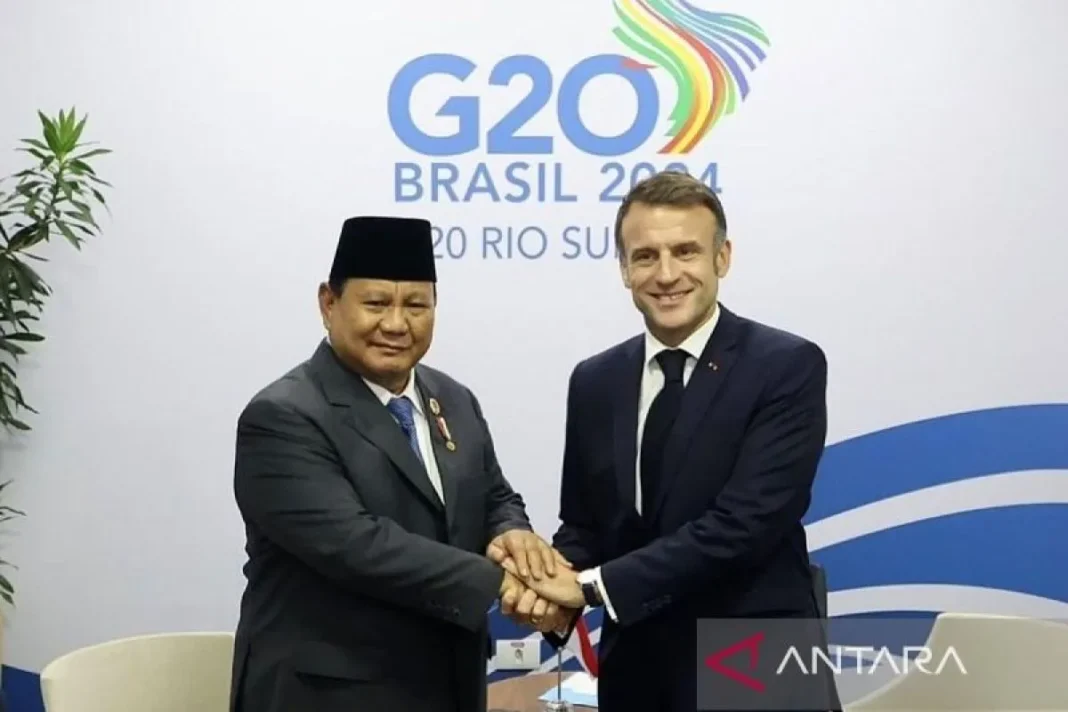 Presiden Prabowo Subianto menggelar pertemuan bilateral dengan Presiden Prancis Emmanuel Macron di Museu de Arte Moderna, Rio de Janeiro, Brasil, Selasa