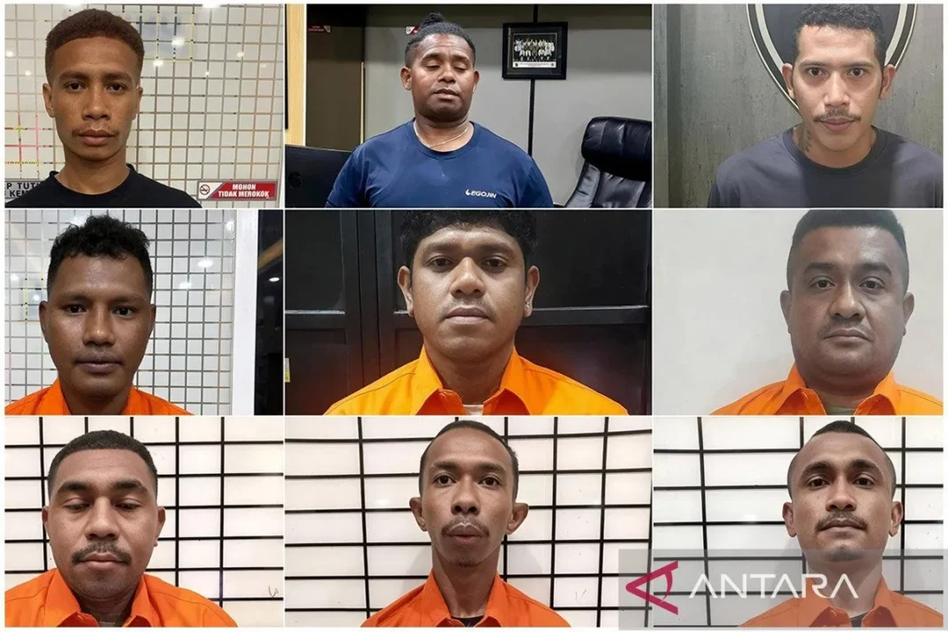 Sembilan tersangka yang ditangkap Ditreskrimum Polda Metro Jaya terkait kasus pembubaran paksa diskusi di Kemang, Jakarta Selatan.