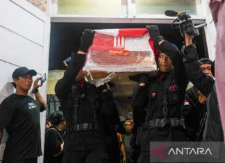 Kapolri Beri Kenaikan Pangkat Anumerta Kepada AKP Ulil Ryanto