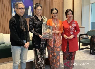 Dokumentasi Budaya Lewat Buku “Kebaya, Keangunan yang Diwariskan”