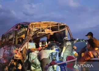 Empat Orang Tewas Dalam Kecelakaan Bus Tour Pelajar Bogor Di Tol Pandaan-Malang