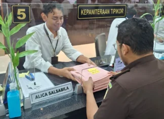JPU Limpahkan Berkas Tiga Hakim Di Kasus Ronald Tannur Ke PN Jakpus
