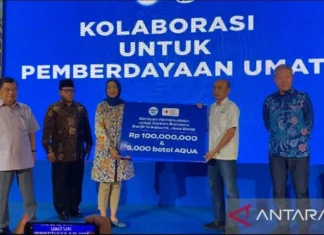 Jusuf Kalla Saksikan Penyerahan Donasi Bencana Dari PT Aqua Ke PMI