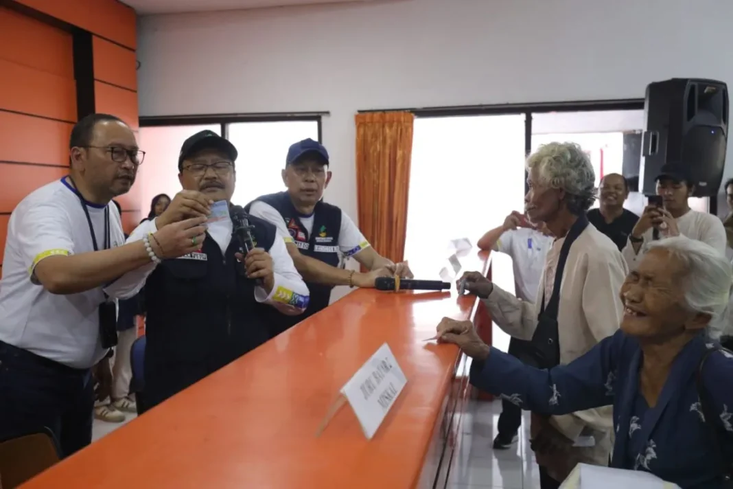 Mensos serahkan langsung bantuan sembako dan PKH di Kantor Pos Sleman