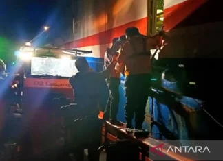 Tim SAR Gabungan Evakuasi Penumpang Kapal Kandas Di Perairan Bakauheni