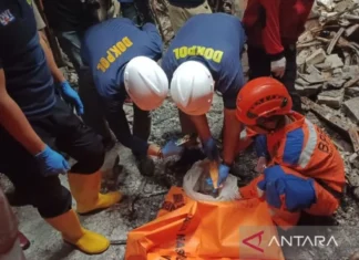 Dua Kantong Jenazah Kembali Ditemukan di antara Puing Kebakaran Glodok Plaza