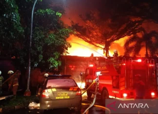 Kebakaran Landa Rumah di Kawasan Padat Penduduk Kemayoran, 29 Unit Damkar Dikerahkan