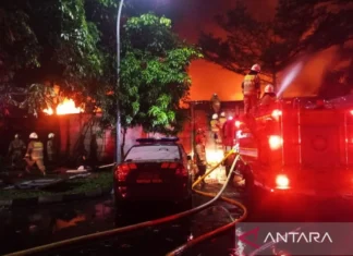 Lebih dari 1.700 Orang Mengungsi Akibat Kebakaran di Kemayoran Gempol