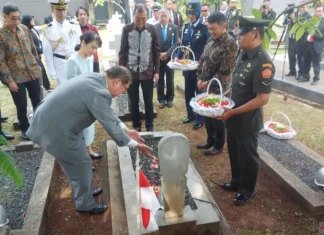 PM Ishiba Tabur Bunga di Makam Prajurit Jepang Pejuang Kemerdekaan RI