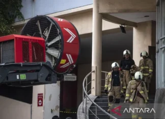 Pencarian Jasad Korban Kebakaran Glodog Plaza Terhambat Reruntuhan Gedung