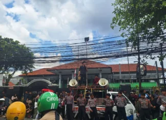 Massa Tuntut Keadilan Kasus Hasto Kristiyanto di PN Jaksel
