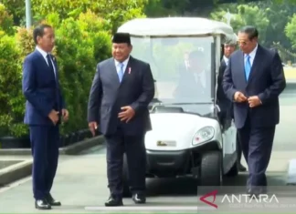 Prabowo, SBY, dan Jokowi Tiba Naik Mobil Buggy di Peluncuran Danantara