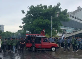Ratusan Mahasiswa Long March Dukung Aksi “Indonesia Gelap”