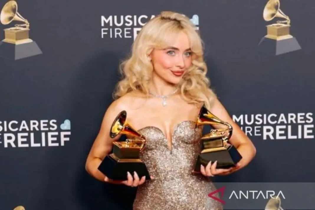 Sabrina Carpenter kolaborasi Short n Sweet bersama Dolly Parton