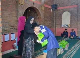 DMK Comm Berbagi Bahagia dengan 60 Yatim Duafa