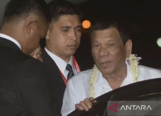 Eks Presiden Filipina Duterte Diterbangkan ke Den Haag usai Ditangkap