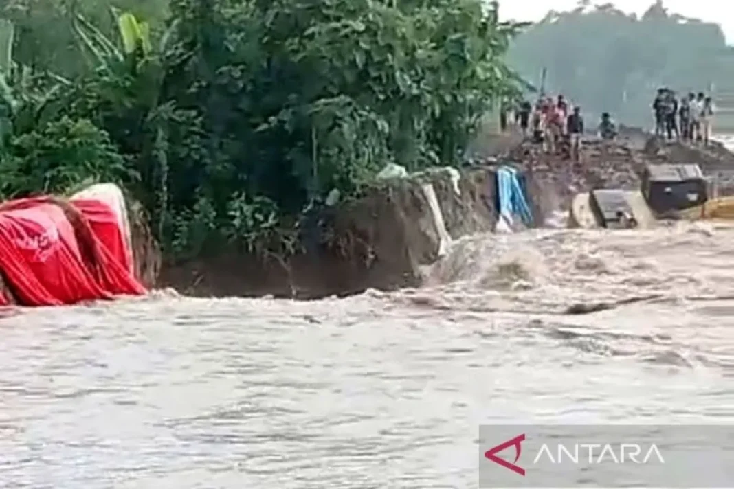 Grobogan kembali dilanda banjir akibat tanggul Sungai Tuntang jebol
