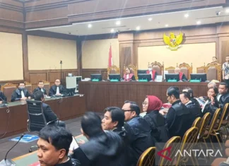 Hasto Sebut Sempat Diancam jadi Tersangka jika PDIP Pecat Jokowi