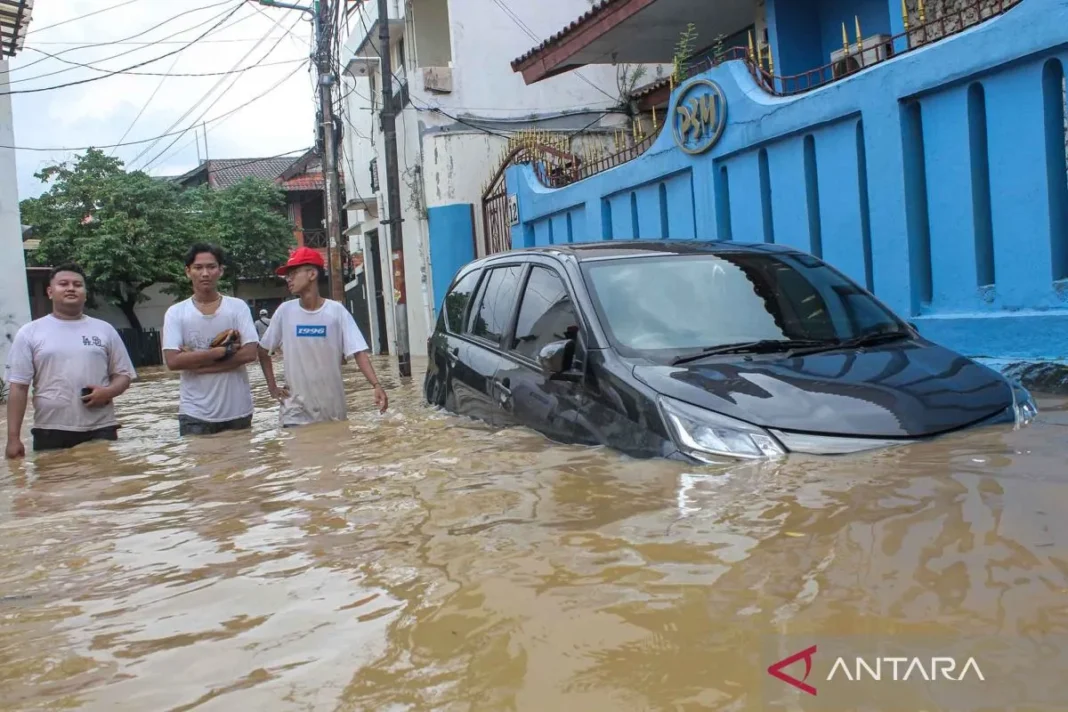 Ketinggian luapan Ciliwung di Jaksel dan Jaktim berangsur turun