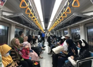 Penumpang LRT Sumsel Diperbolehkan Berbuka Puasa di Gerbong