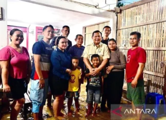 Presiden Cek dan Berinteraksi dengan Warga Terdampak Banjir di Bekasi