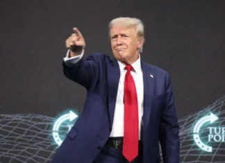 Trump Perintahkan Penangguhan Bantuan Militer AS untuk Ukraina