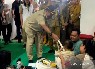 Wagub Rano Tinjau Lokasi Pengungsian Banjir di Jakarta Timur
