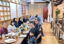 Didampingi yang “Manis Manis” di Acara Bukber DMK Comm