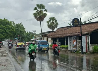 Hari Ini Mayoritas Kota Besar Diperkirakan Hujan Ringan dan Berpetir