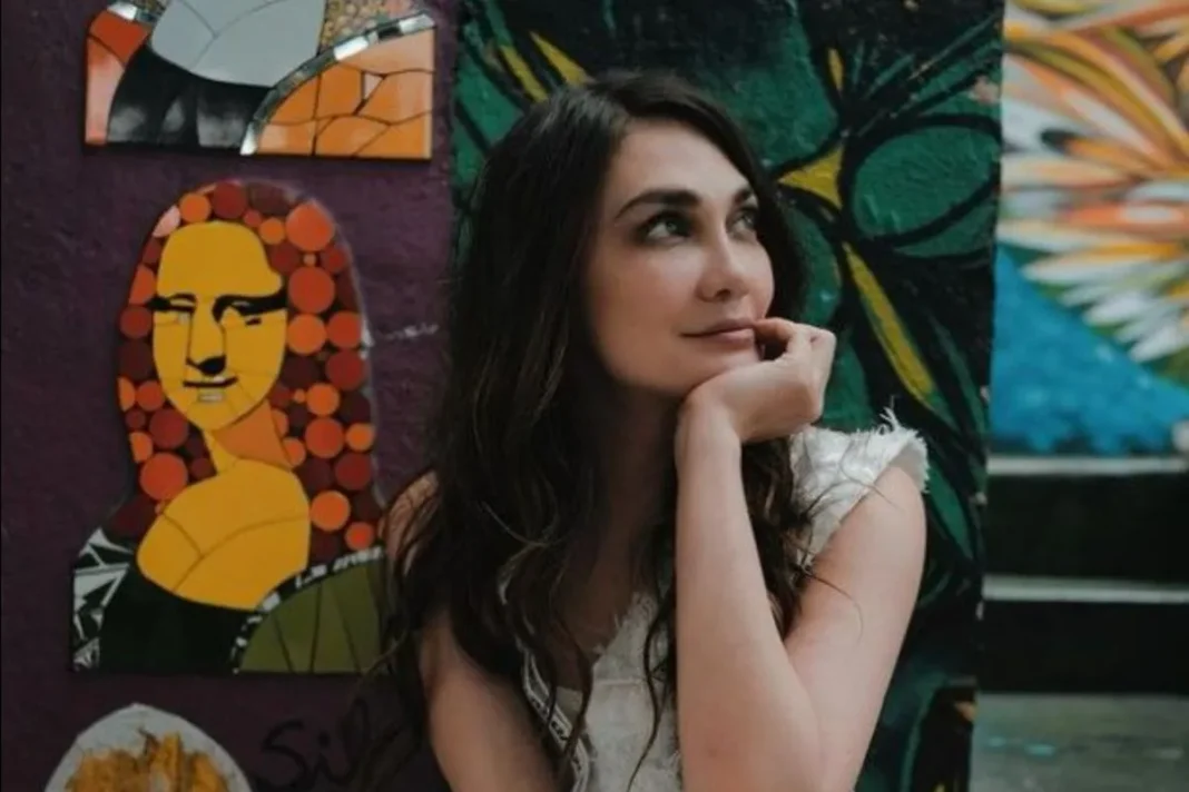 Maxime Bouttier rekatkan tali kasih dengan berlian di jari Luna Maya