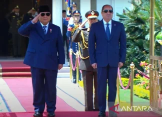 Prabowo Disambut Hangat El-Sisi Setibanya di Istana Al-Ittihadiya