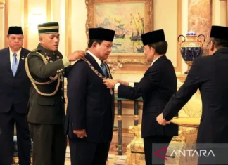 Sultan Brunei Sematkan Bintang Kebesaran Tertinggi untuk Presiden RI