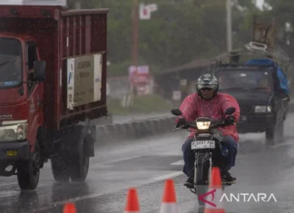 Senin, BMKG: Waspada Hujan Ringan hingga Lebat di Kota Besar RI