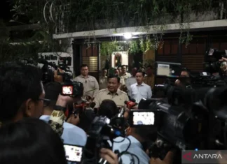 Prabowo Bercerita Alasannya Banyak ke Luar Negeri kepada Jokowi